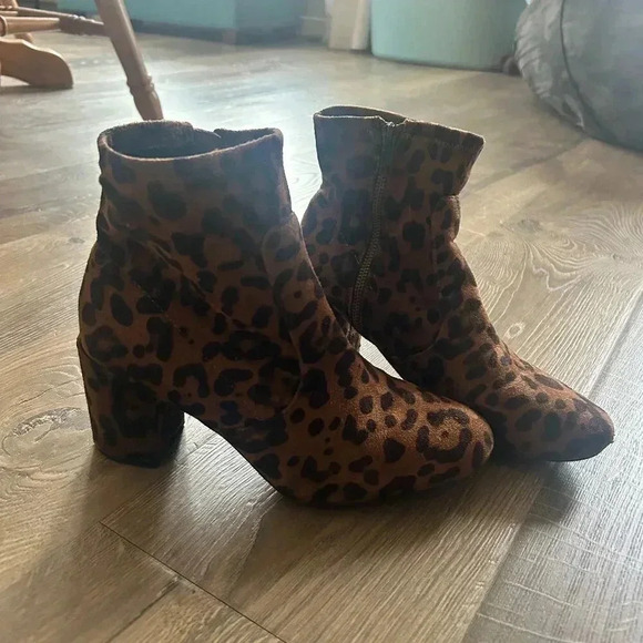 Leopard print heel booties - Picture 1 of 4